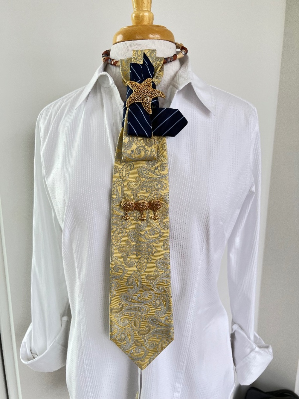 A29🇨🇦_Navy Yellow Starfish Tali' Tie